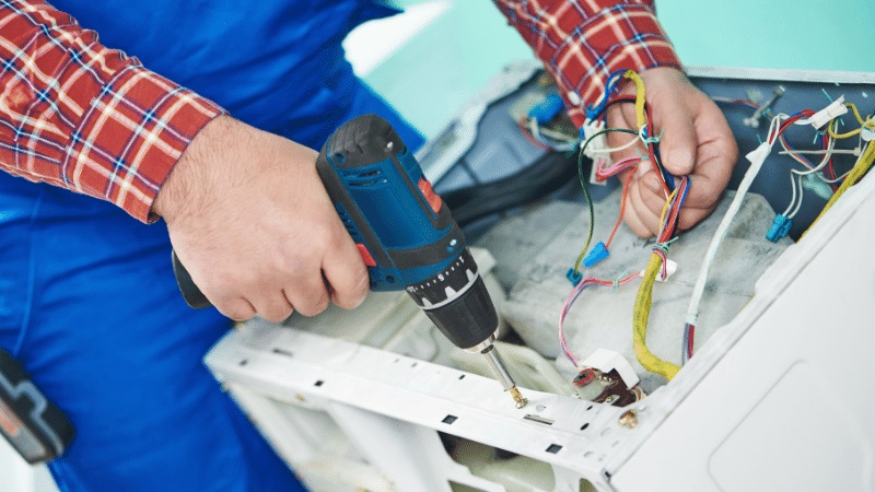 Pursaklar Vaillant Vaillant çamaşır makinesi kart tamiri – Su almama arızası orijinal parça ile giderildi. - Teknik servis örneği